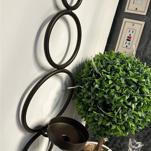 Home interiors Contemporary Metal circles Candle holder - Picture 7 of 16